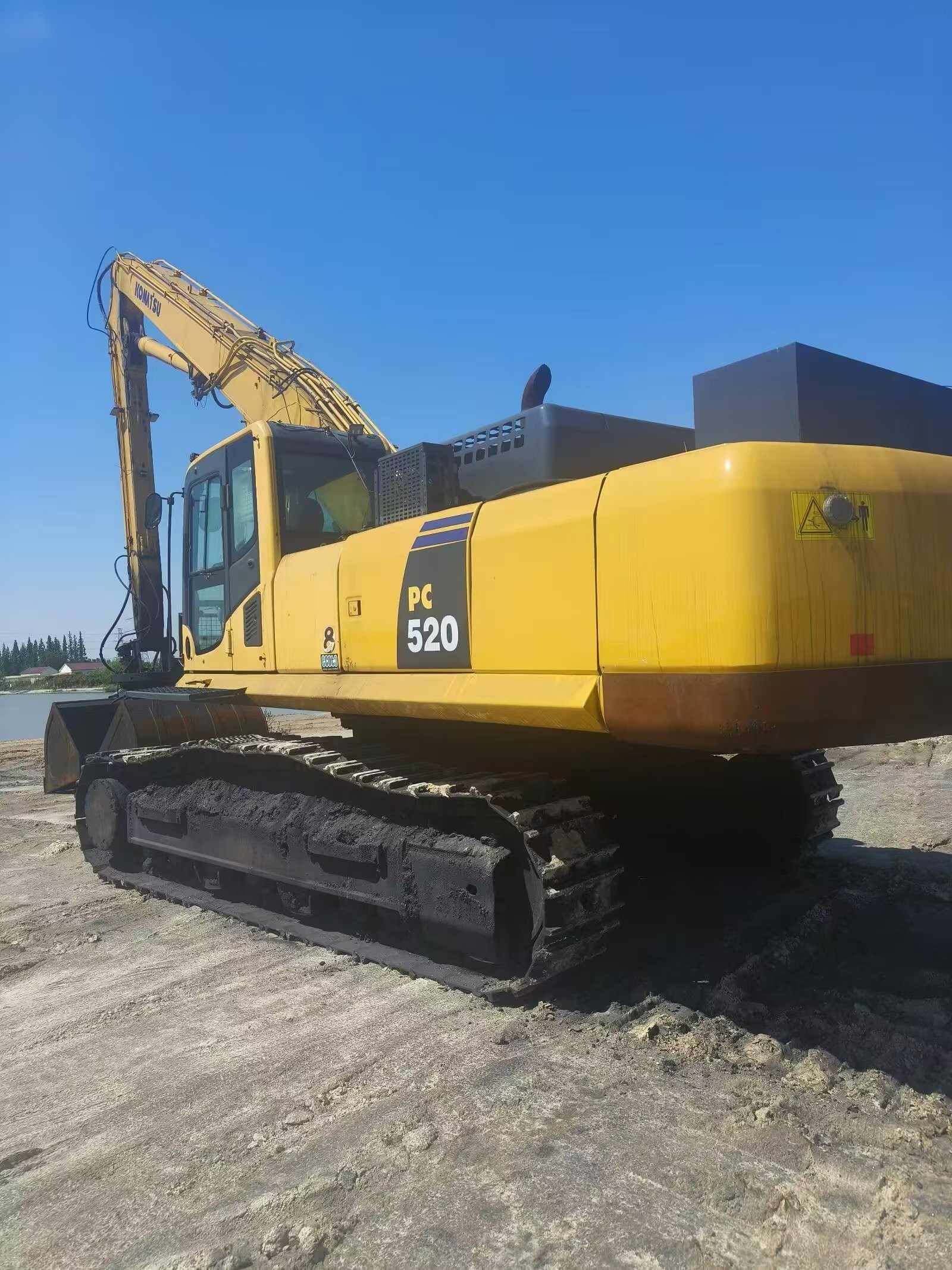 Well Maintained Komatsu 520 Available For Whoever Wants A Serious Excavator