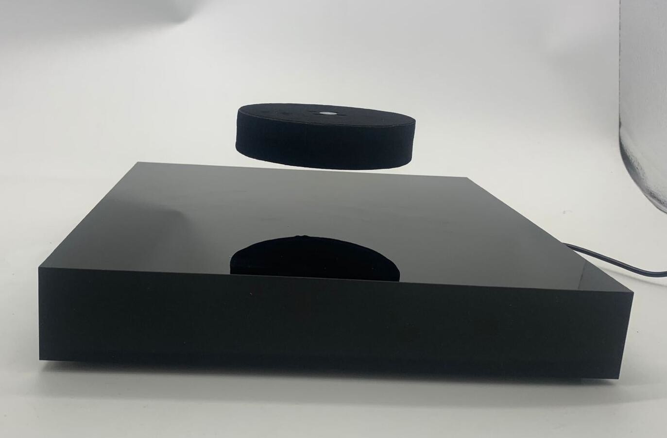 Wireless Rechargeable Magnetic Levitation 2kg 2000g display ,floating bottle stand , levitating shoes display platform