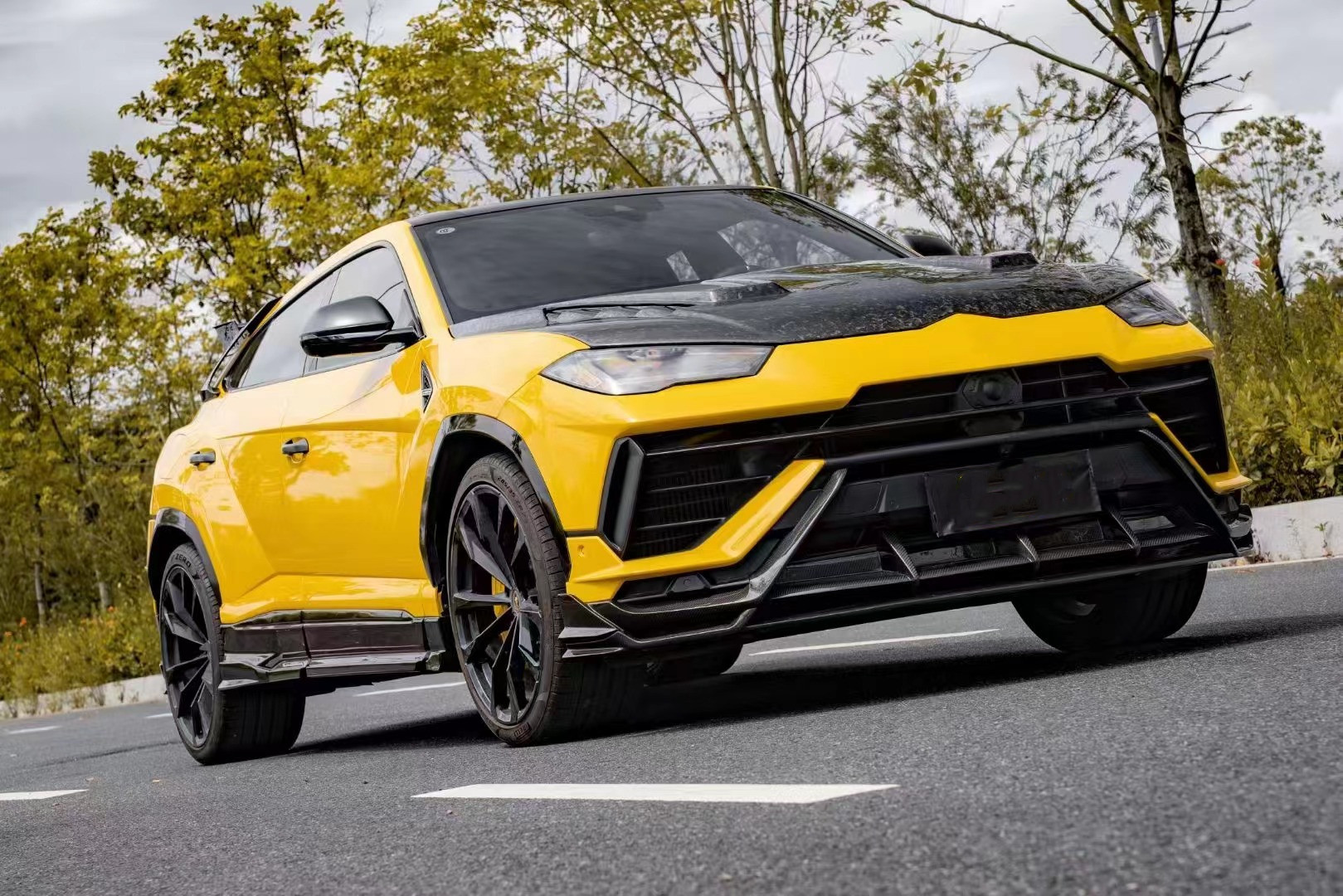 URUS Lamborghini Body Kit 2018-2019 Carbon Fiber Front Lip Diffuser Urus Wide Body Kit