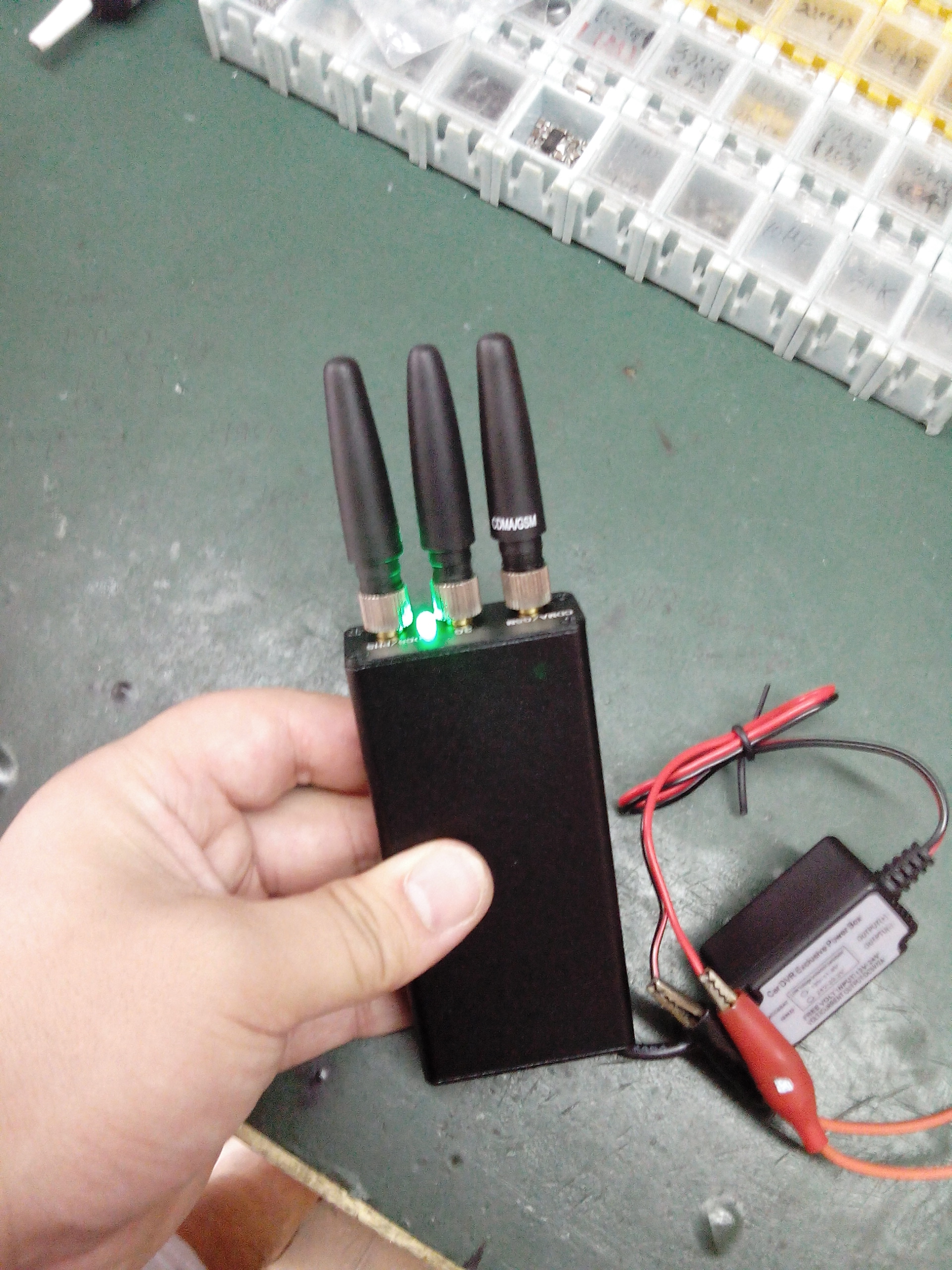 3-frequency handheld gps signal jammer GSM CDMA DCS gps scrambler for ca battery power supply can be 12-24 V vehicle use
