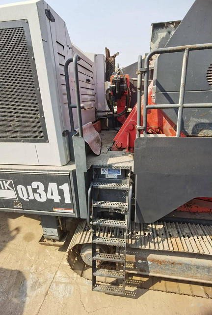 QJ341 Portable Used Mobile Crusher Track Jaw Crusher Made In 2015