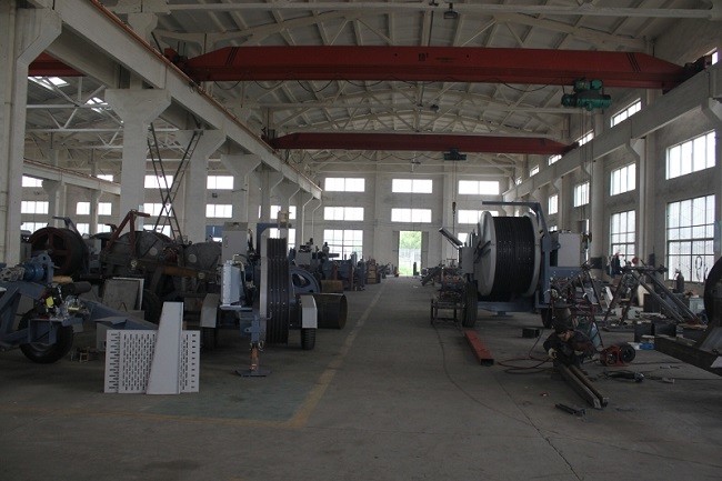 56kw 73hp Hydraulic Tensioner Overhead Line Stringing Equipment