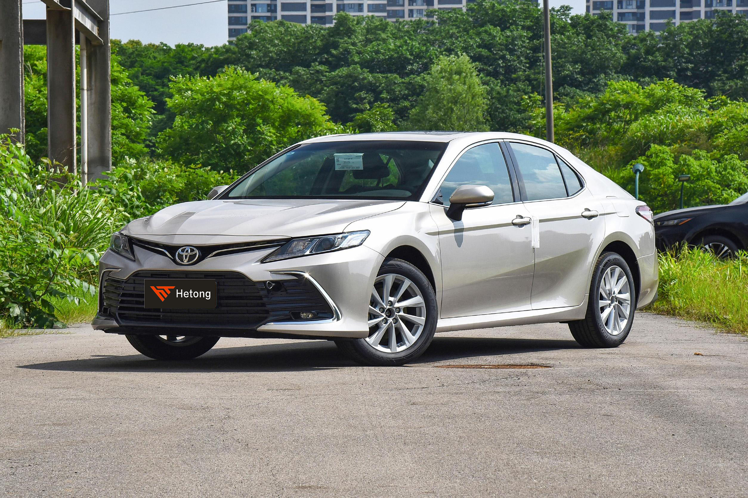 2023 Toyota Camry 4 Wheel Hybrid Sedan High Speed Gasoline Car with Radar Front 4 Rear 4