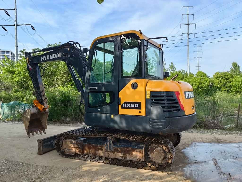 Small Used Excavator Hyundai HX60 Excavator with 0.21m³ Bucket 36.2KW Used Construction Machine