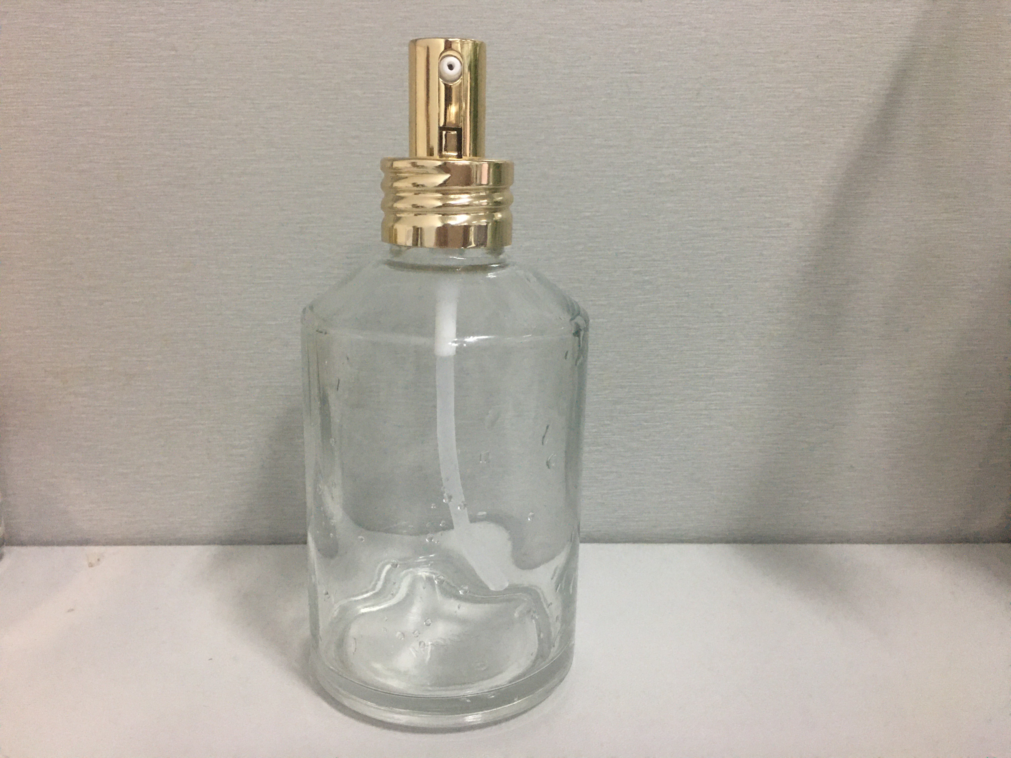 Aluminum Sprayer Cosmetic Jar Packagin With Gold Metallic Cap
