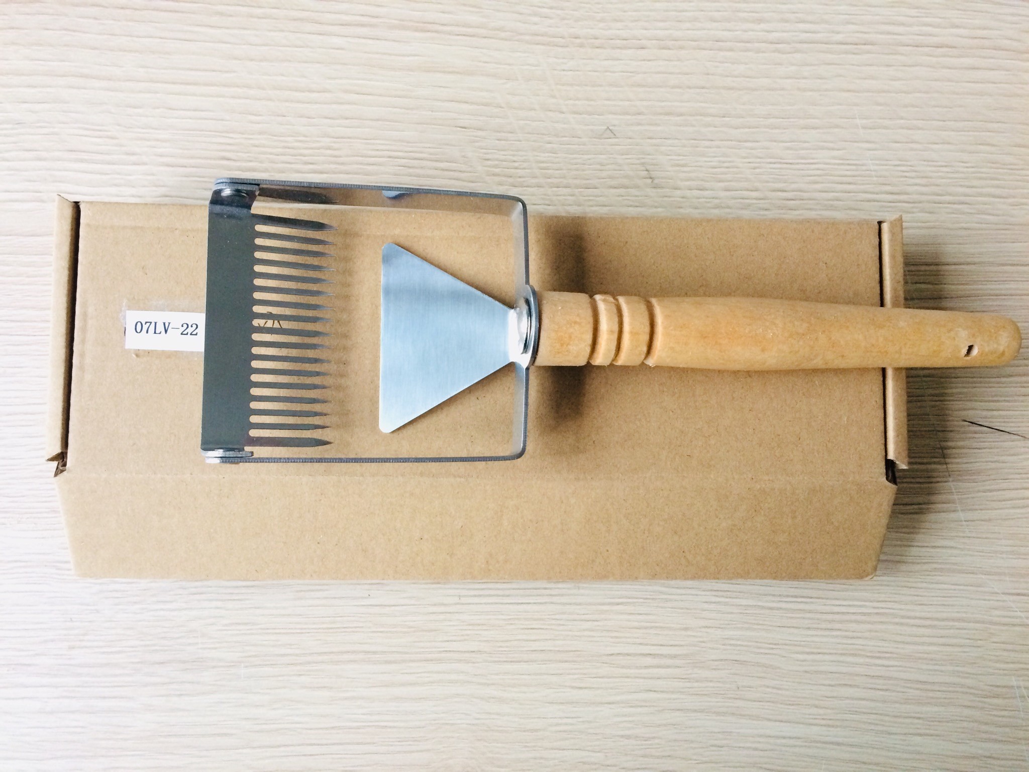 Beehive Brush Honey Uncapping Tools 17 needles wooden handle uncappping fork Special offer