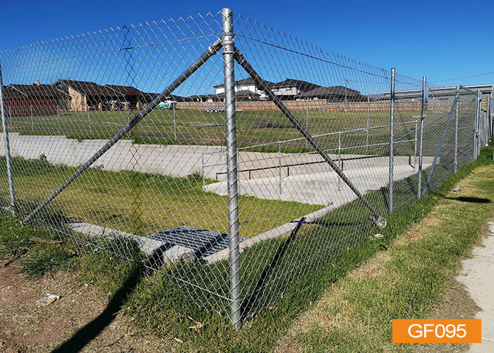 Zinc Coating 8Ft Diamond Chain Link Fence For Constructions