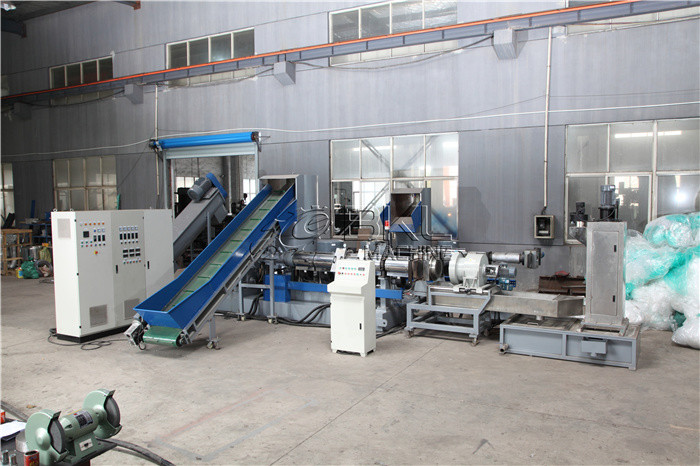 LLDPE Single Screw Extruder Machine 350Kg H Plastic Film Washing Line