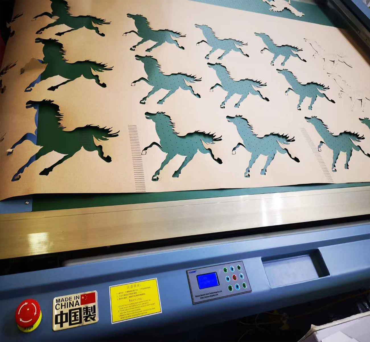 Advanced Blue Frame Silver Case Flatbed Cutting Plotter for Garment Pattern Cutting