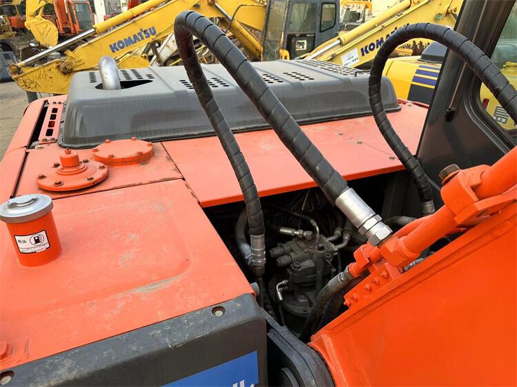 122KW Power Used Hitachi Excavator Zx200 In Japan With Original Hydraulic Pump