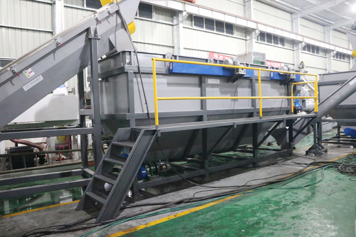 LDPE HDPE Plastic Washing Recycling Machine 2000kg/H PET Bottle Washing Line