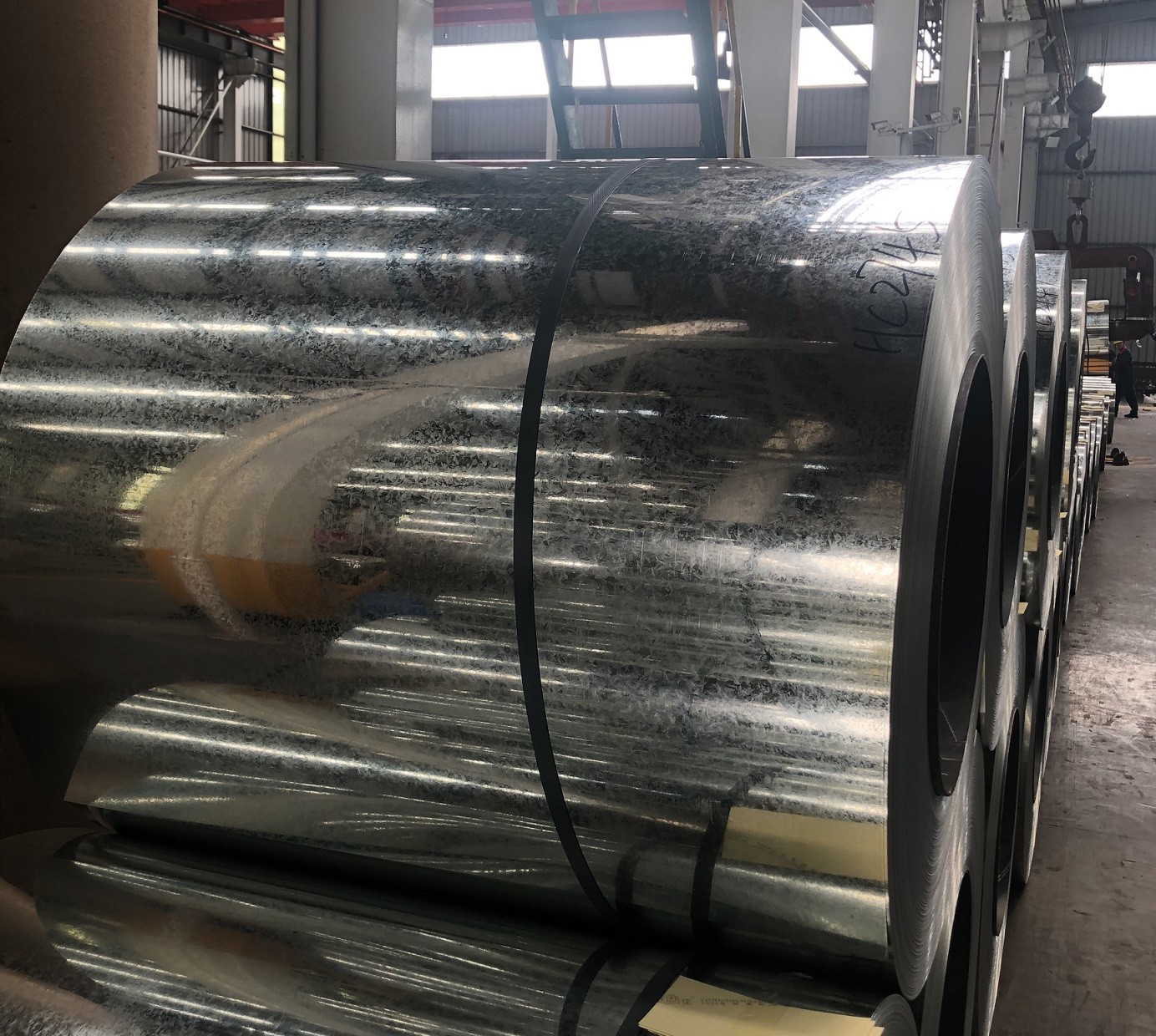 Z40 0.4mm 1250mm Big Bright Spangle Hot Dip Galvanised Steel GI Coils For Rolling Door and Floor Deck DX51D