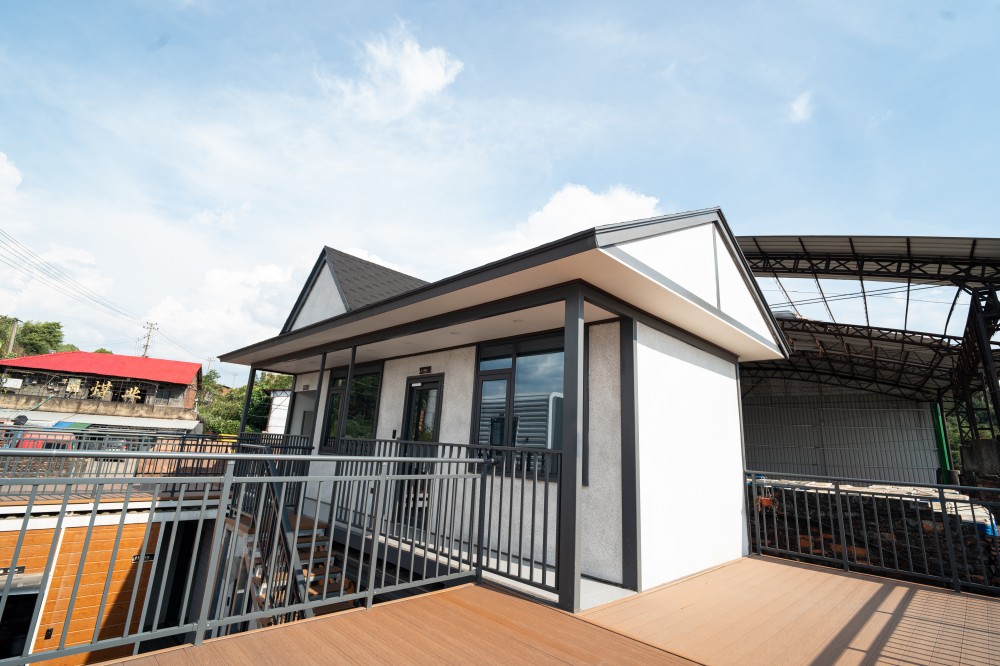Customized Professional Luxury Triangle Steel Structure Prefab House with Modern Design