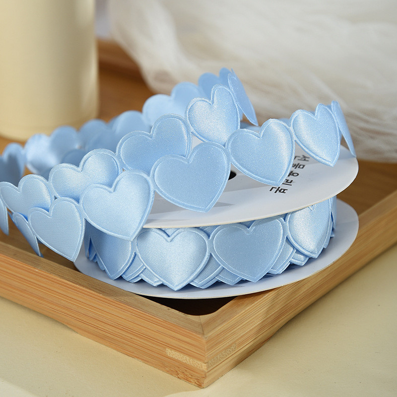 1.5cm*9m 2.5cm*9m Heart Shape Valentine's Day Polyester Gift Ribbon For Luxury Gift Packaging