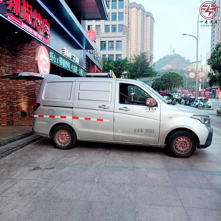 Manual Transmission 2020 Generation Minivan Mini Camper VAN Half a row for Sales