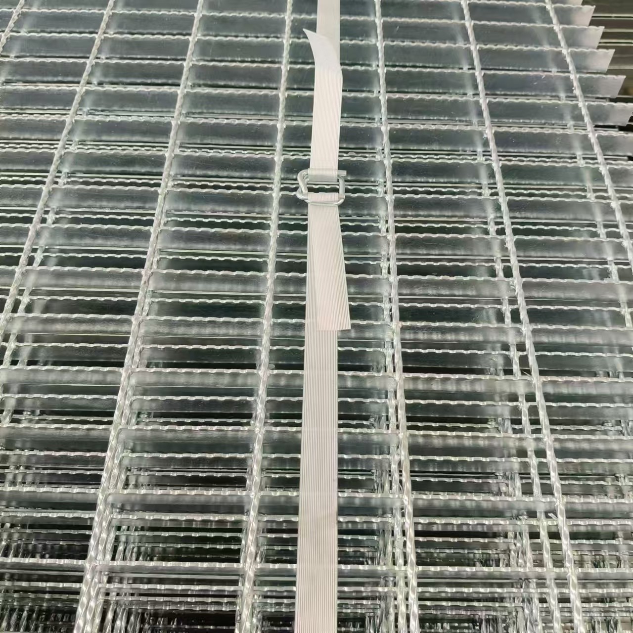 Automatic Equipment Industrial Steel Grating for Precise Production