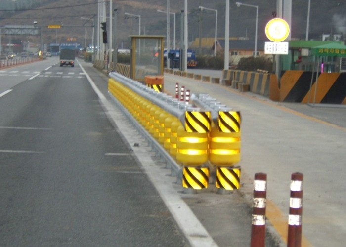 Tunnel Portal Roller Crash Barrier , Guardrail Safety Rolling Guard Barrier