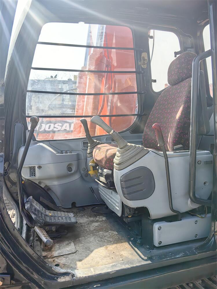 Active Made In Japan 2022 Year Model Used Hitachi EX120 Crawler Excavator 60.4KW