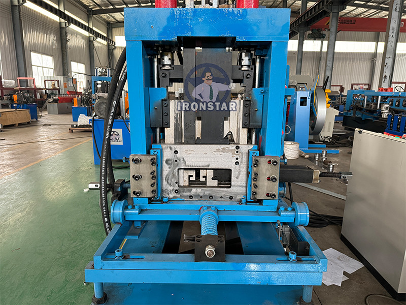 80-300mm automatic size changeable C purlin making machine for Ecuador