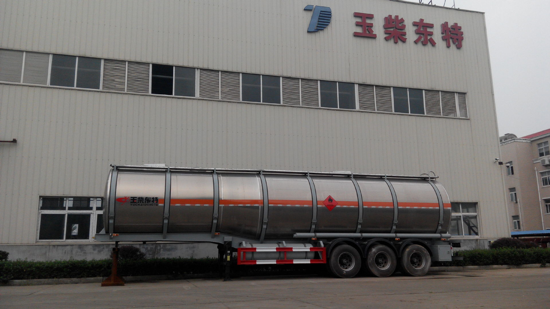 Aluminium Steel Tank Truck Trailer 45000 Liters For Oil Tanker Semi Trailer