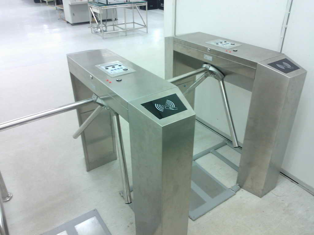 High Security Arm Gates Access Control Gate Anti Static For Gym / Airport