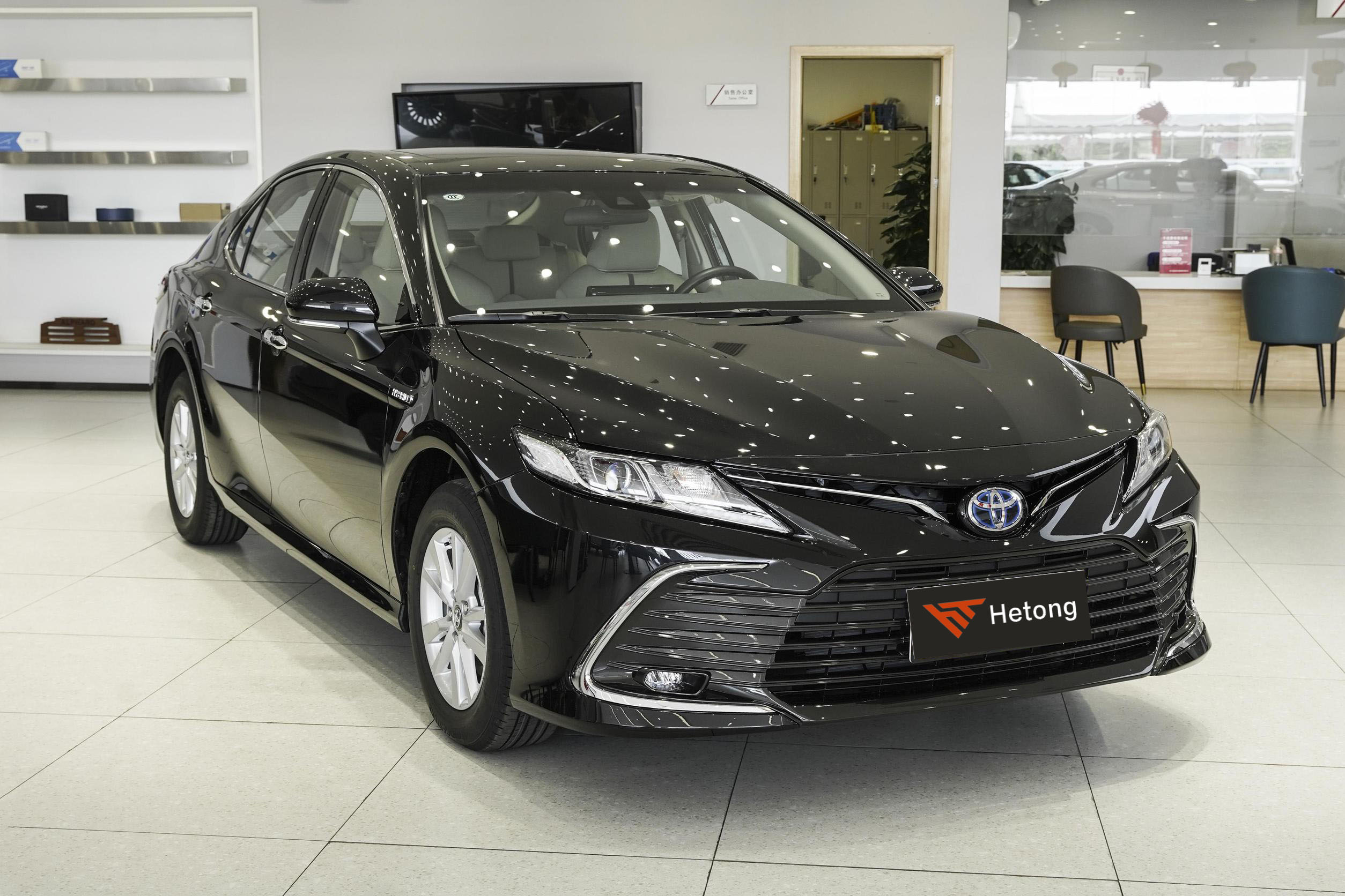 2023 Toyota Camry 4 Wheel Hybrid Sedan High Speed Gasoline Car with Radar Front 4 Rear 4