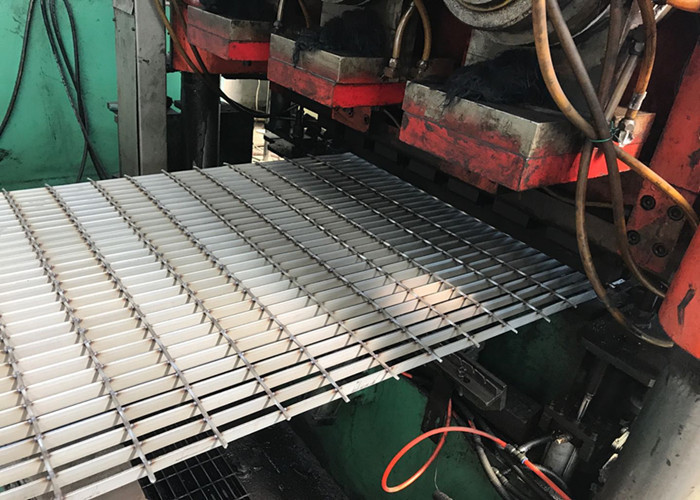 Skid Resistant Press Lock Steel Grating / Industrial Metal Floor Grates