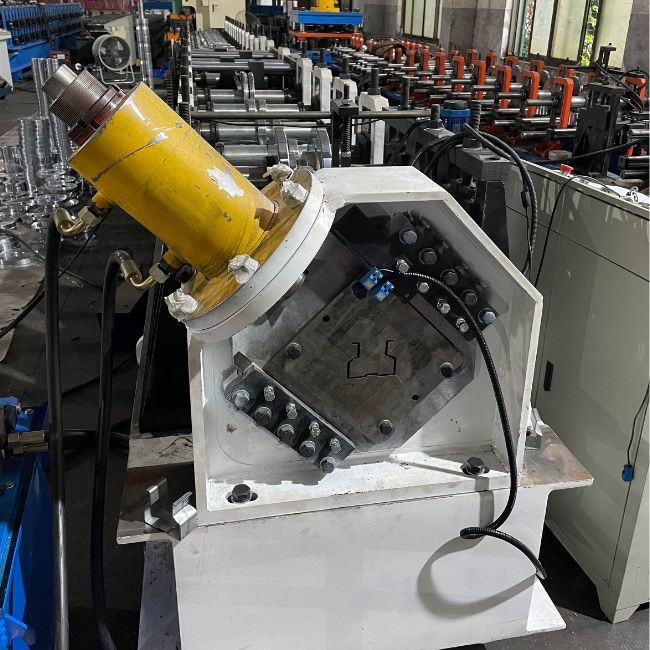 Semi Automatic Storage Rack Roll Forming Machine 7.5kw With Cr12Mov Cutting Blade