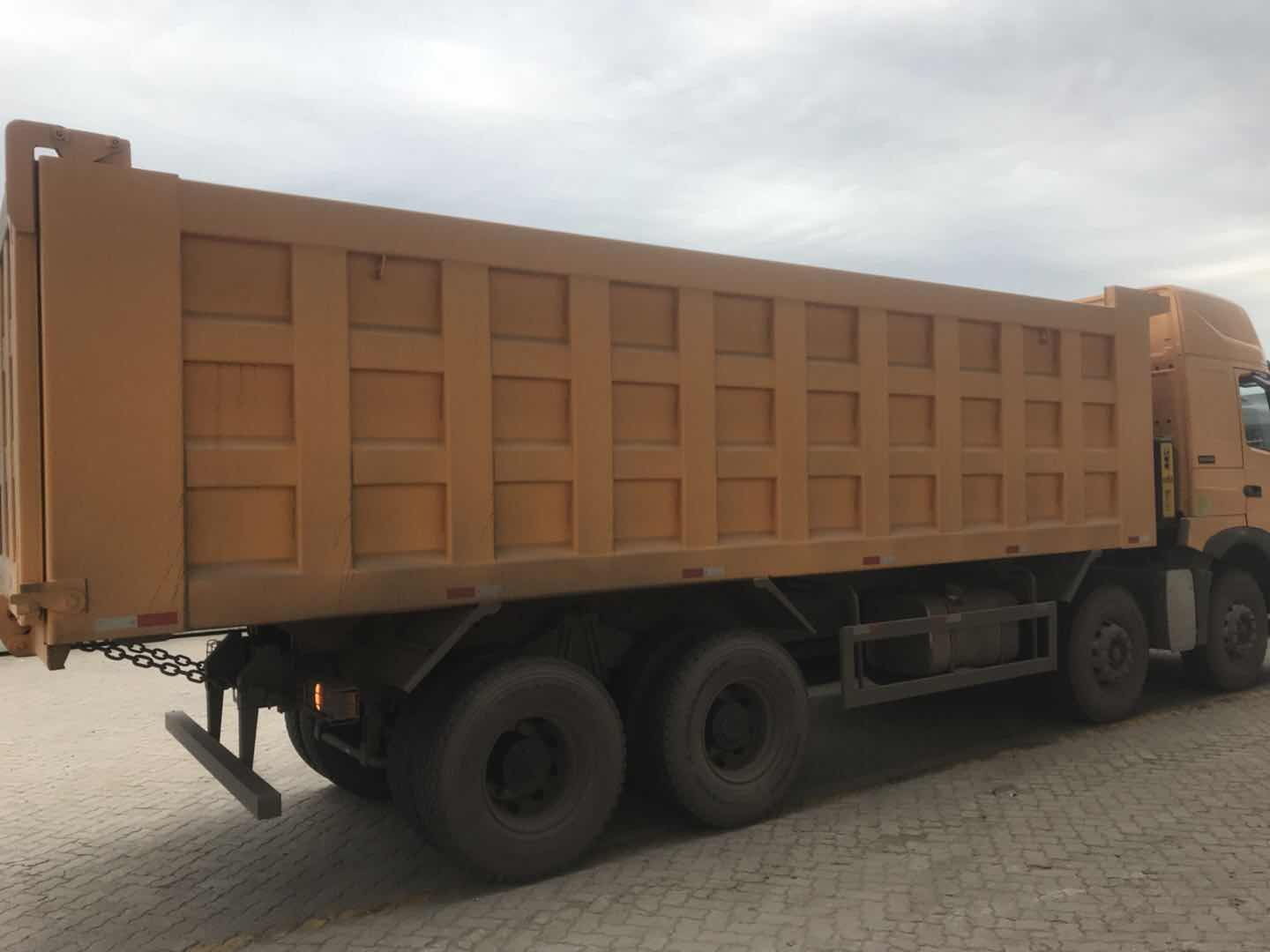 SINOTRUKHeavy Cargo Trucks HOWO 8X4 CARGO TRUCK 30ton - 52 ton Euro II /III