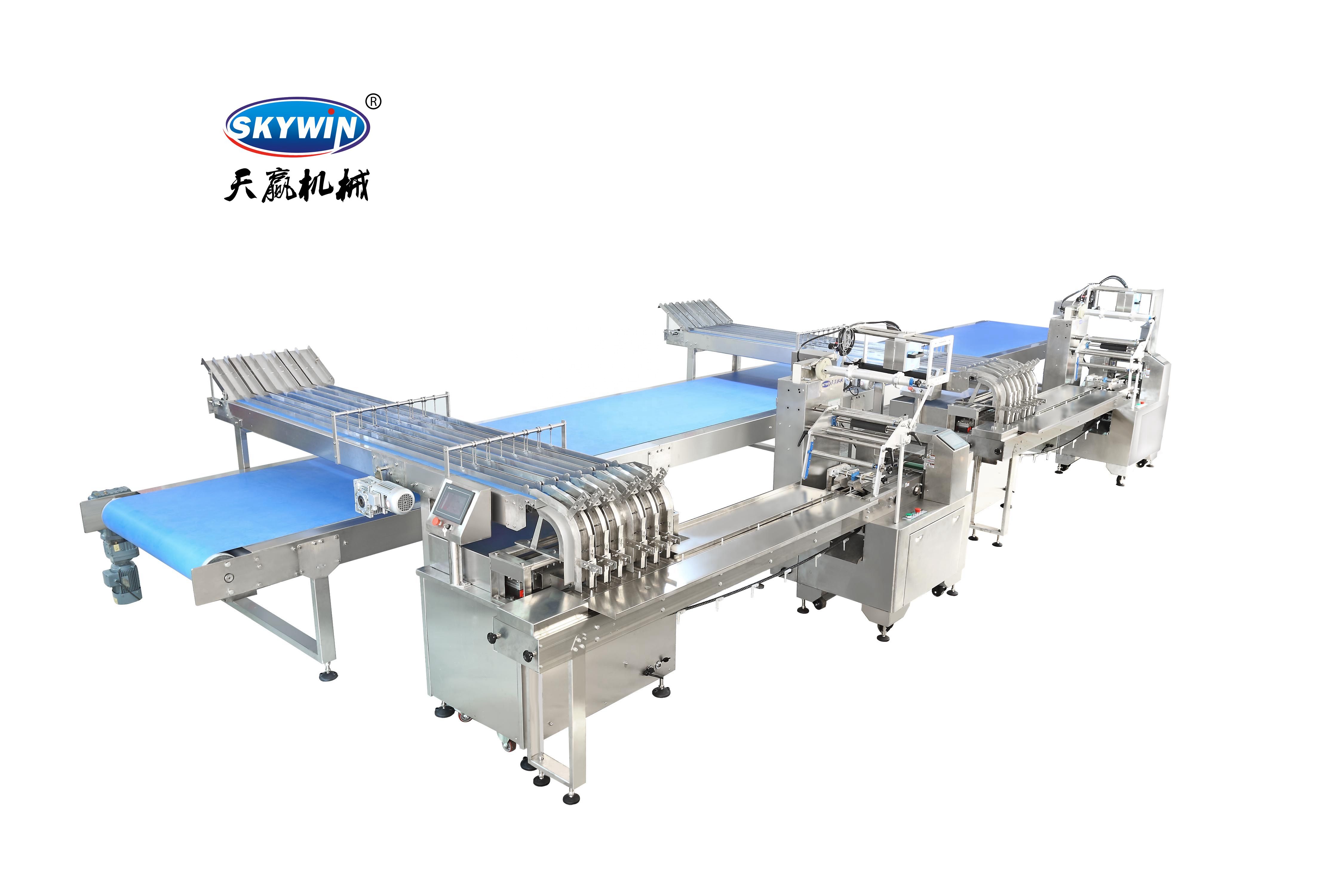 Guomao Motor Three Servo Flow Pack Packaging Machine for Biscuit