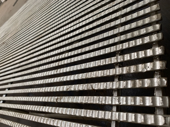 Strong And Safe Pig Mesh Flooring , Tri Bar Hog Slat Flooring Longer Lifespan
