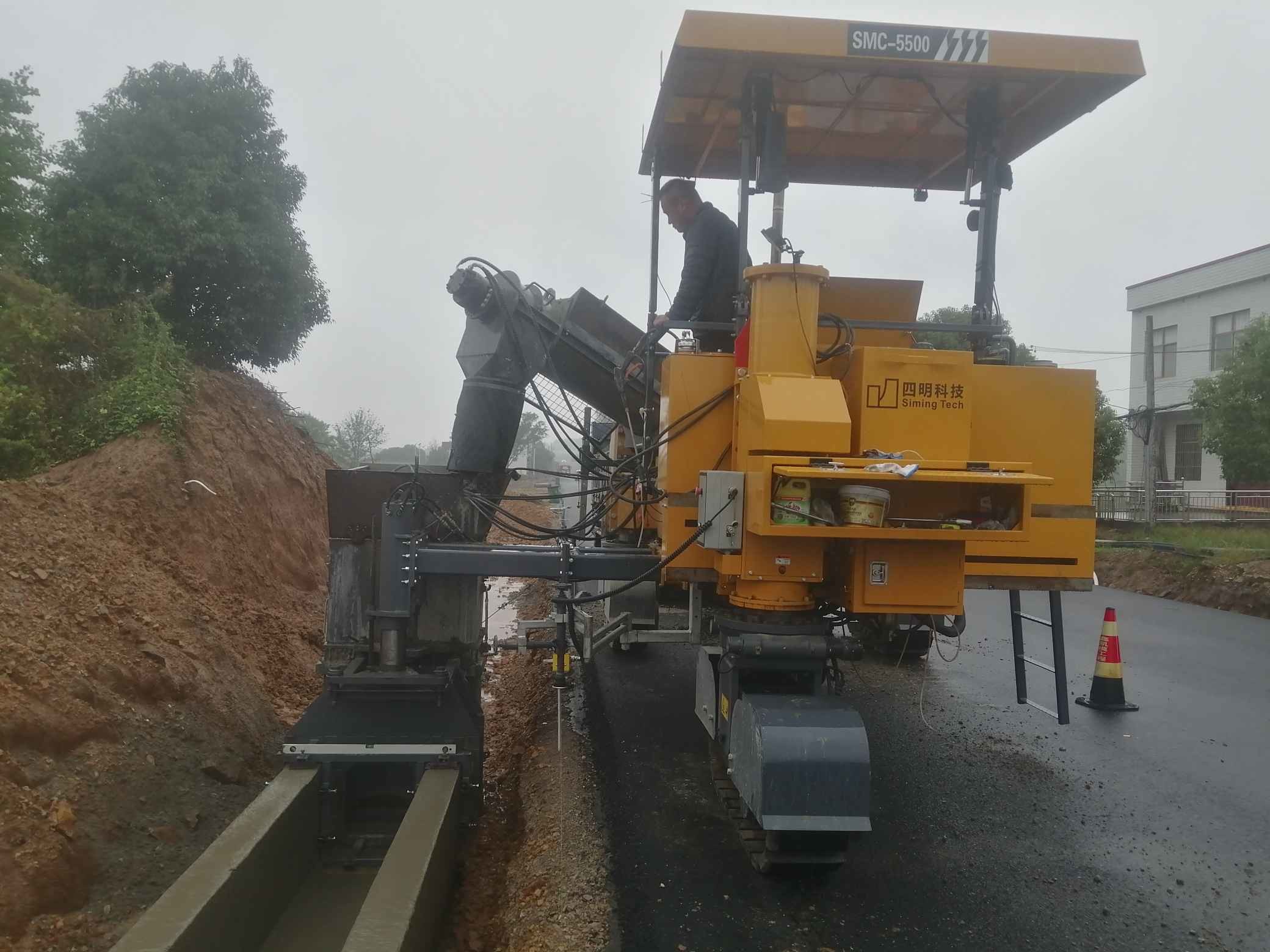 Slip Form Highway Paving Equipment Sidewalk Slipform Curb Machine