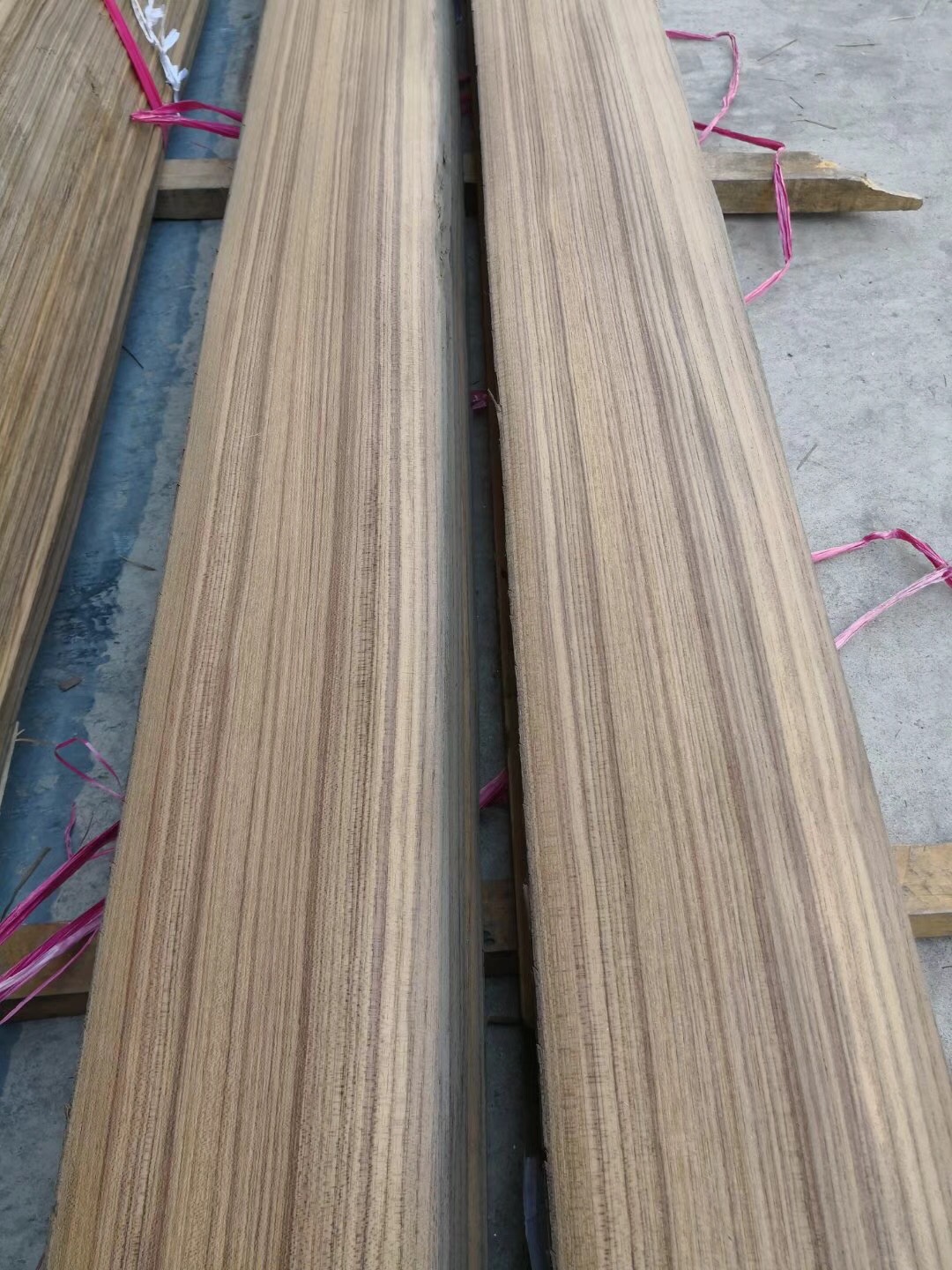 Factory Supply Natural Wood Veneer 0.2mm 0.3mm 0.5mm 1mm 2mm 3mm Natural Plain Cut Burma Teak Veneer