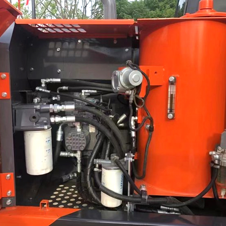 Japan Made Hitachi ZX120-6 Excavator in Good Condition with Original Hydraulic Cylinder