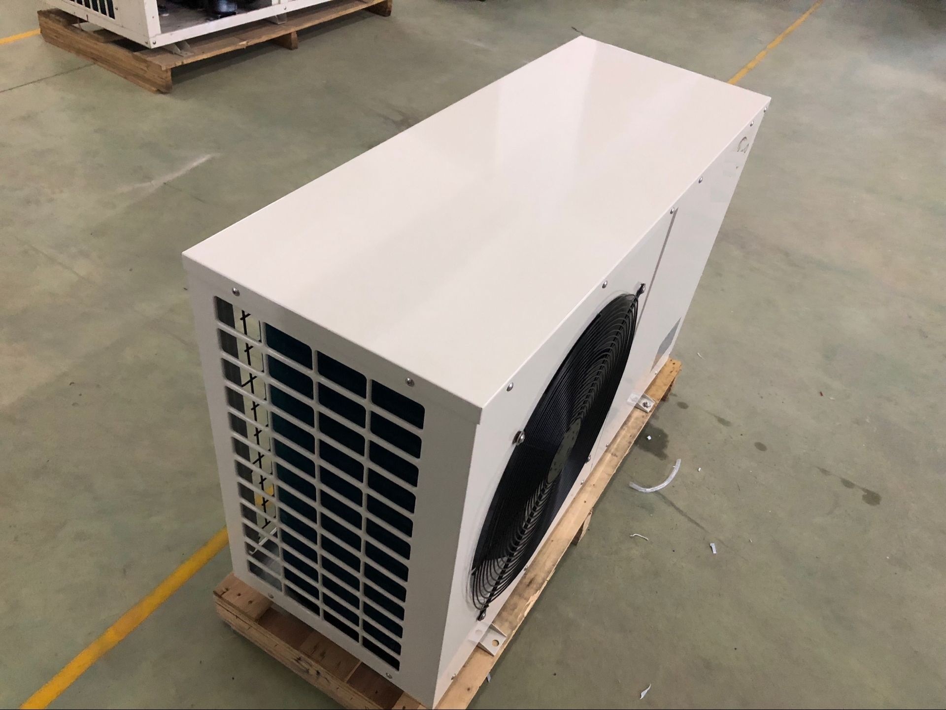 Copeland Valley Wheel Compressor EVI Heat Pump Air - To - Water For Cold Climate 12KW