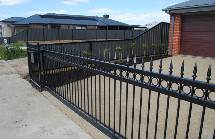 Pressed spear top black powder coated steel fencing / iron fence