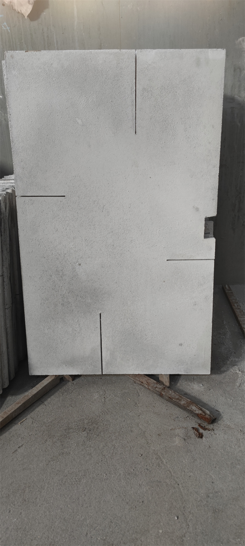 Customized Size Silicon Nitride Bonded Silicon Carbide Plate at Common Refractoriness