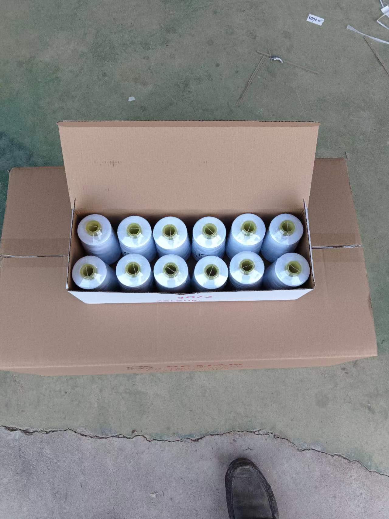 Polyester Sewing Thread for Machine Embroidery Supplies and 100% Spun Polyester Yarn