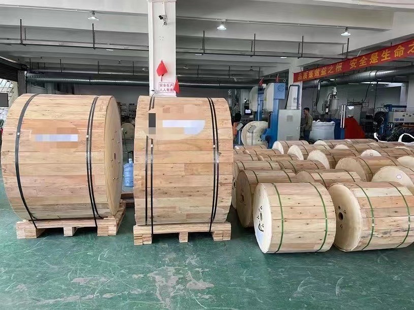 Gyxtw Fiber Optic Cable Aerial Armored Fiber Optic Cable With Messenger GYXTW