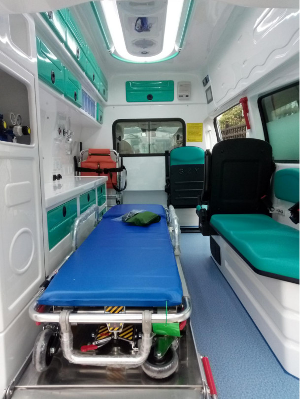 Medical Mercedes Benz Ambulance Gasoline 7 Seats 4×2 White