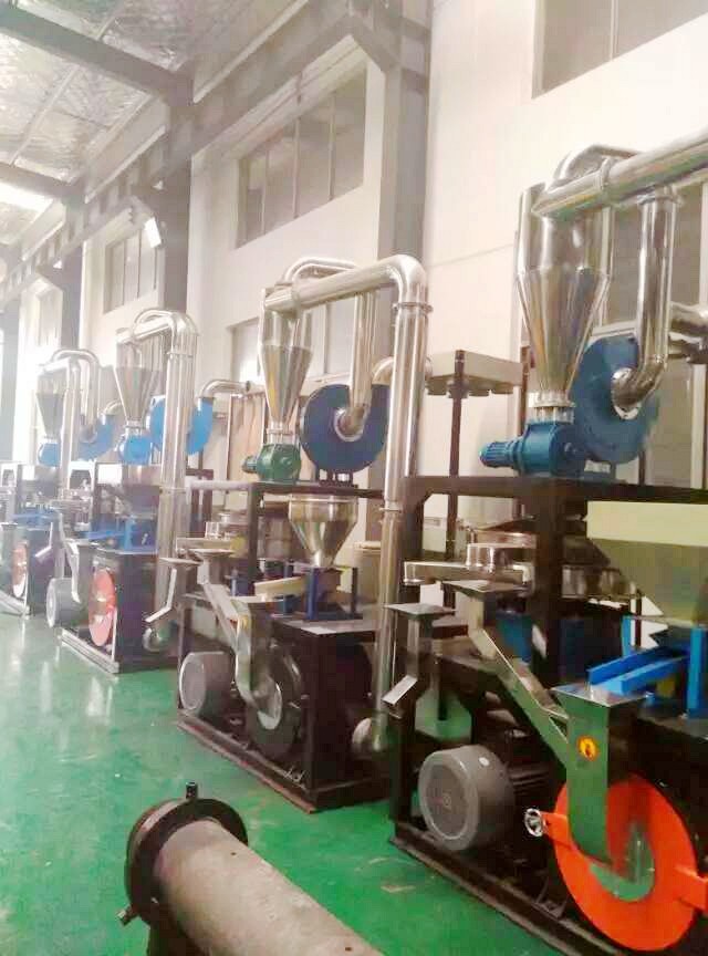 PE Threading Tube Plastic Regrind Machine , High Speed Plastic Bottle Crushing Machine
