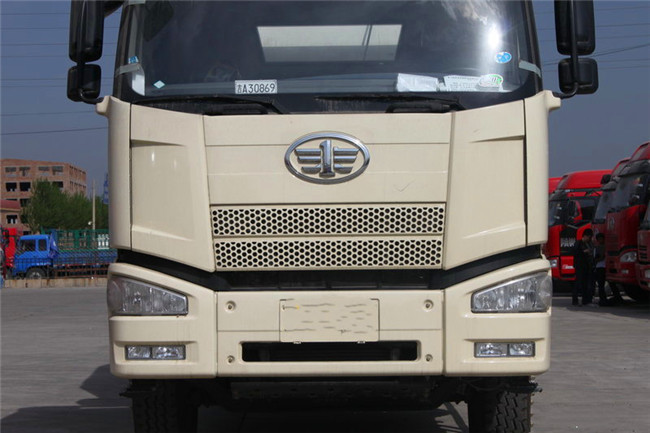 White Concrete Construction Equipment , FAW J6P Self - Load Mobile Concrete Mixer 8 Cubic Meters