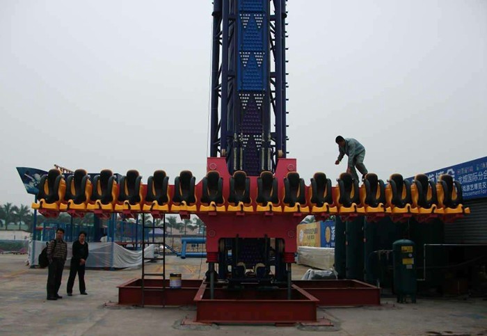 Scary Adults Drop Tower Amusement Ride With Special Lights And Sound System