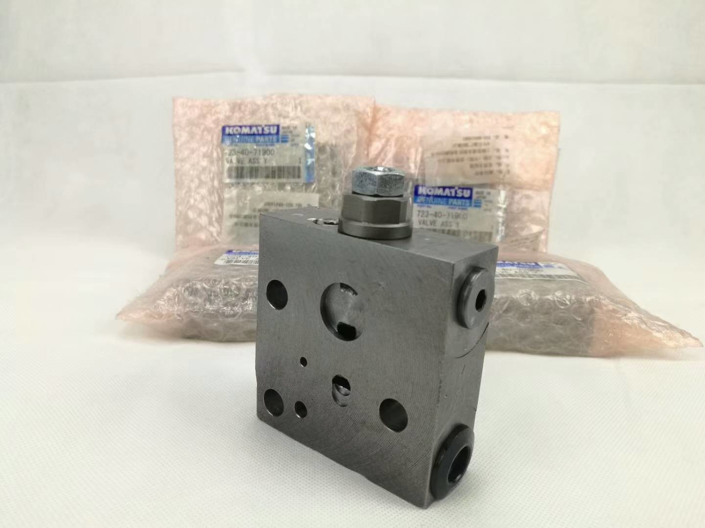 Excavator control valve block hydraulic relief valve 723-40-71900 For PC200-8