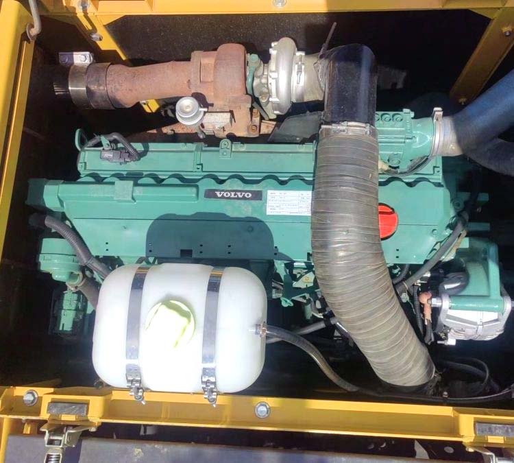 Second Hand Volvo 240 Excavator with 2800 Working Hours and Original Hydraulic Valve