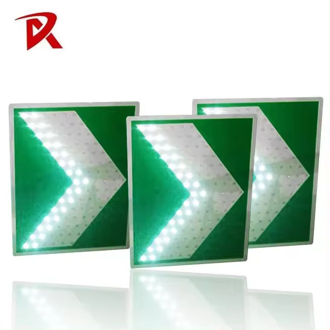 Aluminum Traffic Sign 600 X 400mm Solar Powered LED Flashing Road Signs