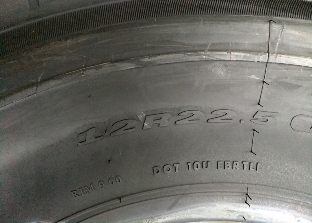 Stone Ejection Design Highway Truck Tires 12R22.5 With Four Straight Grooves