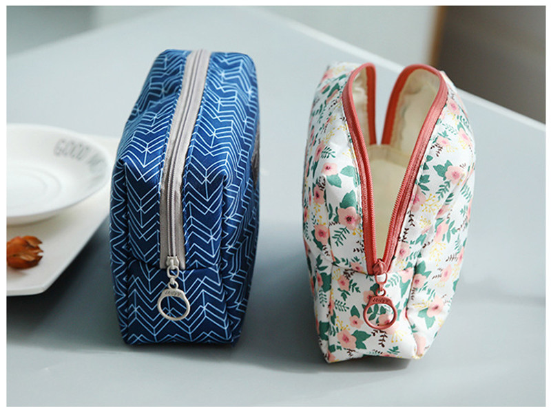 Water Repellent Polyester Cosmetic Bag With Flower Patterns