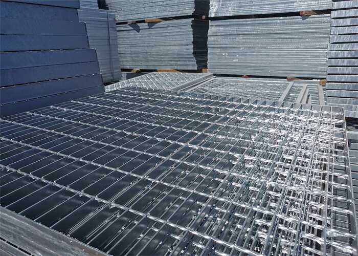 Q235 Steel Anti Rust Metal Grating Platform Flat Bar Type 7mm Thick