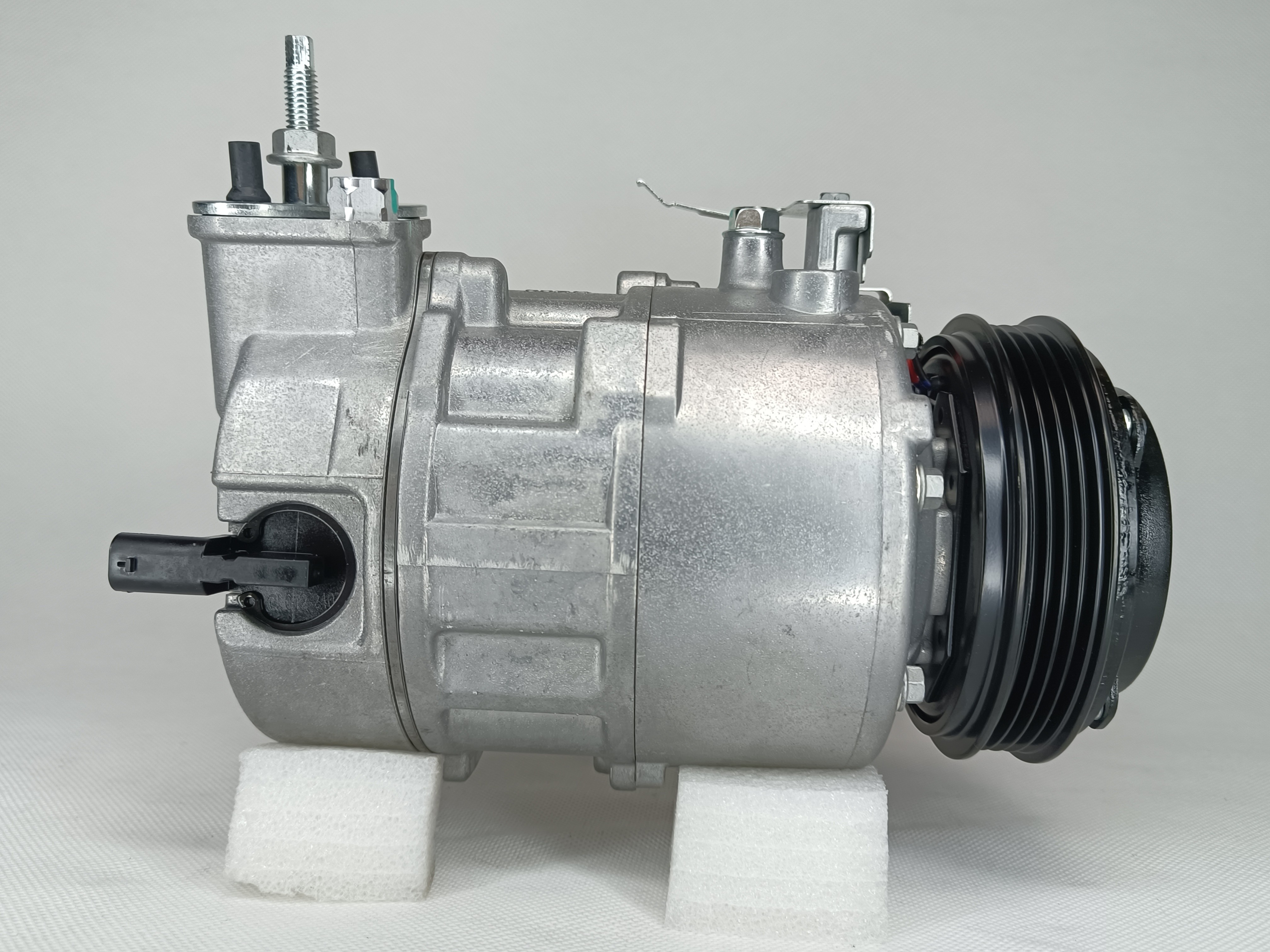 4PK Grooves Car Air Conditioning Compressor 7SEU For Cadillac Escalade